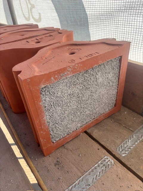 Leca Uno filled terracotta coping stones